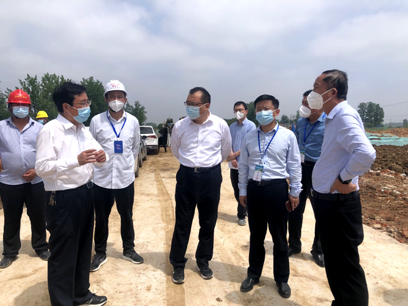 六安市委常委、常務(wù)副市長劉洪潔赴G237項目督導(dǎo)疫情防控及復(fù)工復(fù)產(chǎn)