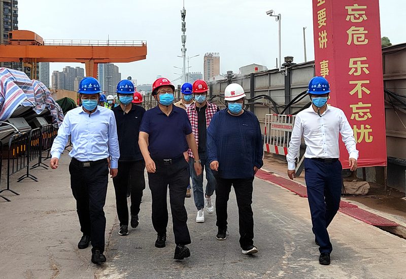 合肥軌道交通集團副總經理夏衛(wèi)平到軌道交通3號線南延2標項目檢查工作